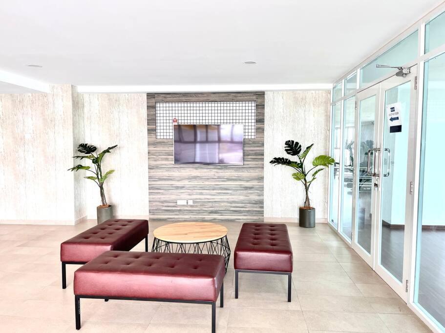 Urban Home-Swimming Pool-City Center Malacca Buitenkant foto