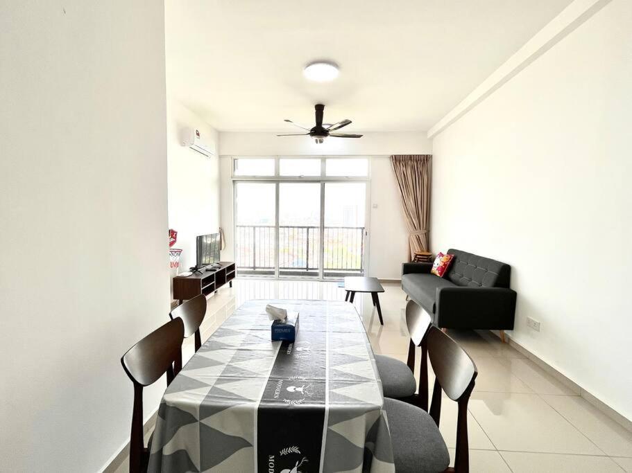 Urban Home-Swimming Pool-City Center Malacca Buitenkant foto