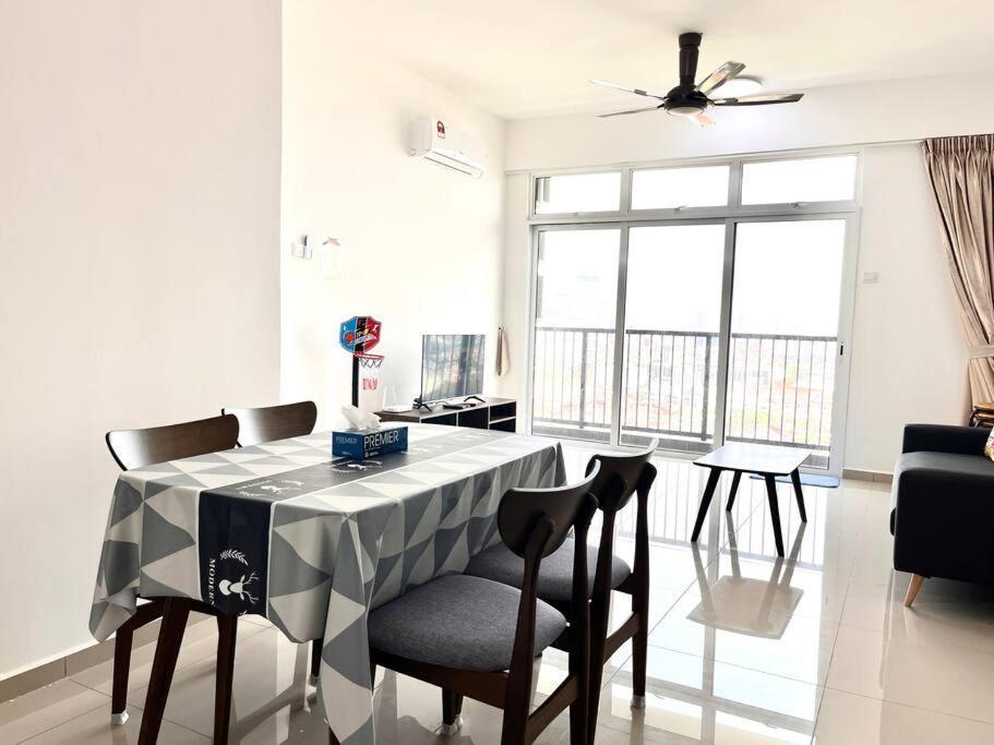Urban Home-Swimming Pool-City Center Malacca Buitenkant foto