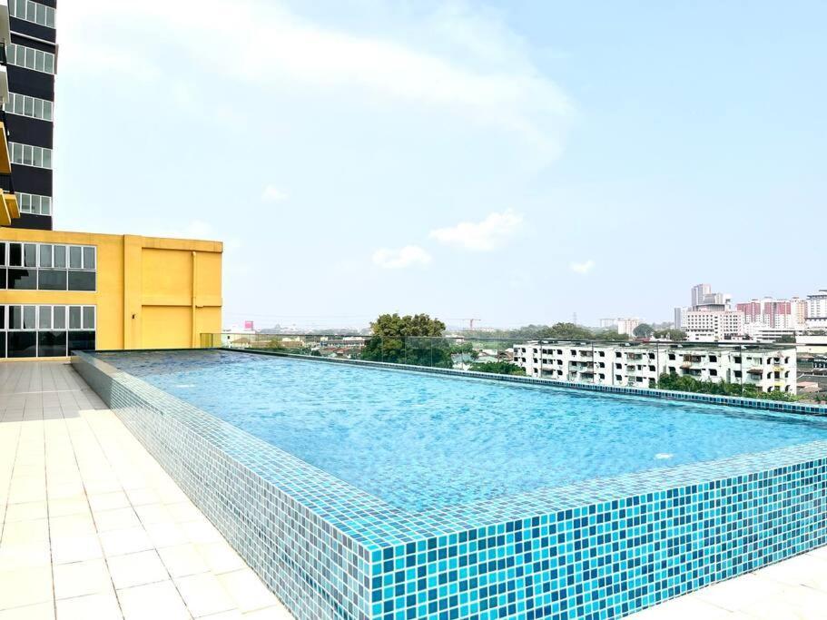 Urban Home-Swimming Pool-City Center Malacca Buitenkant foto