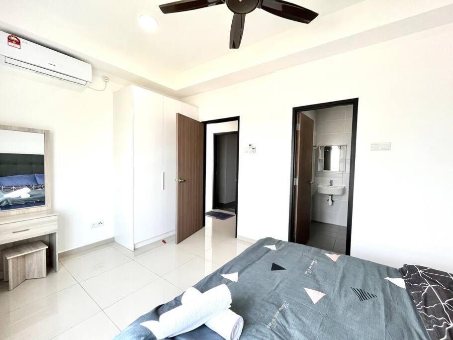 Urban Home-Swimming Pool-City Center Malacca Buitenkant foto