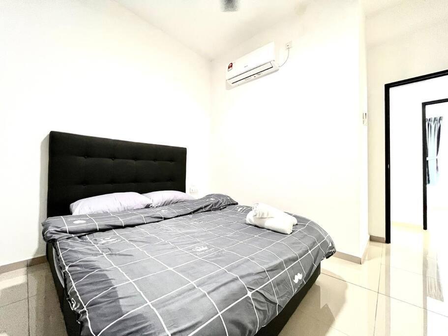 Urban Home-Swimming Pool-City Center Malacca Buitenkant foto
