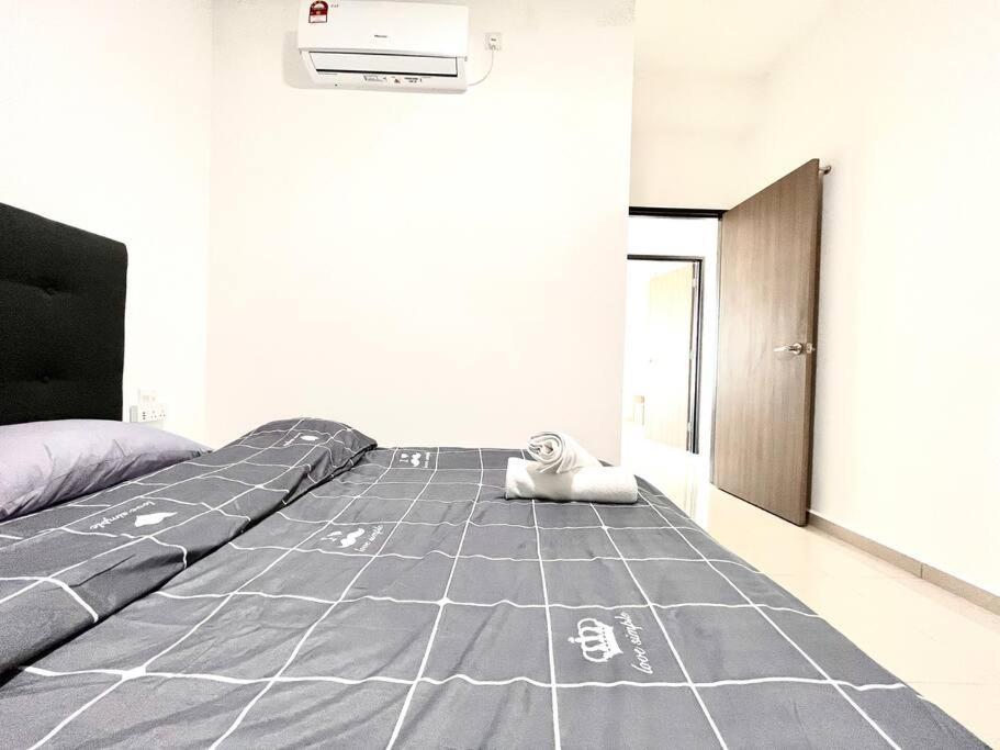 Urban Home-Swimming Pool-City Center Malacca Buitenkant foto