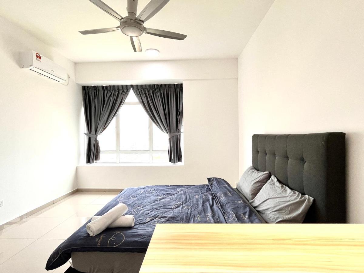 Urban Home-Swimming Pool-City Center Malacca Buitenkant foto